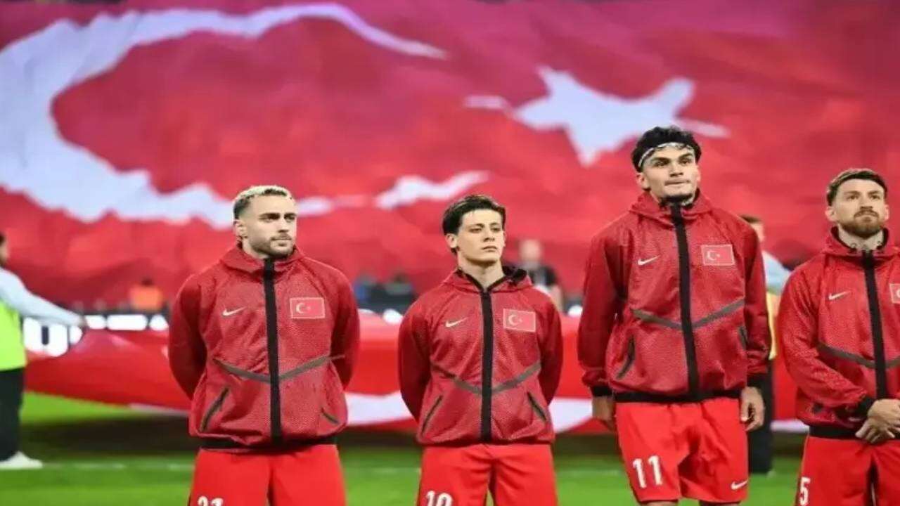 Ağızı yanan Montella’dan Belçika maçında radikal karar: Baştan aşağı değiştirdi, 3 puan geliyor! İşte ilk 11 2